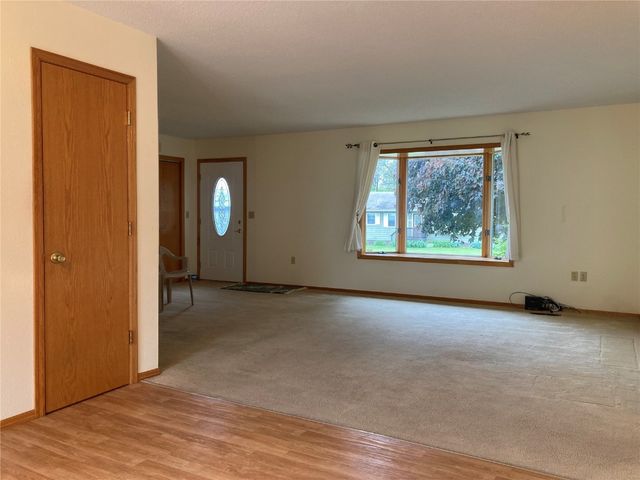 202 S 9th Avenue, Vinton, IA 52349