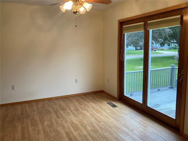 202 S 9th Avenue, Vinton, IA 52349