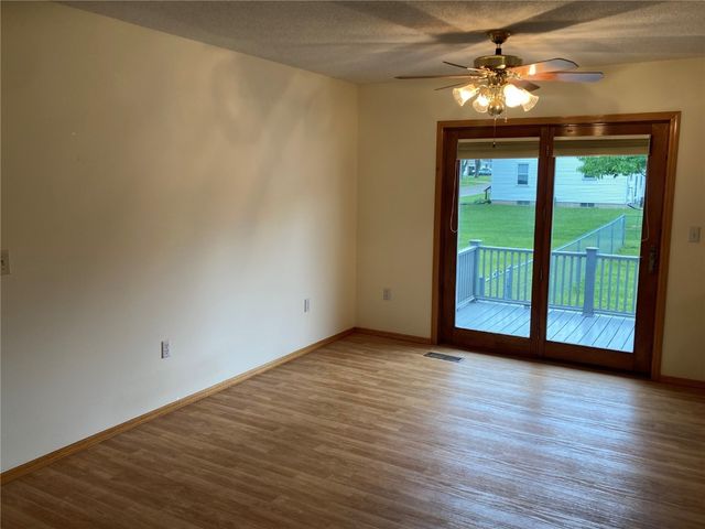 202 S 9th Avenue, Vinton, IA 52349