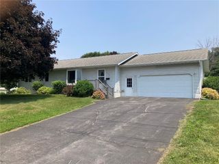 202 S 9th Avenue, Vinton, IA 52349