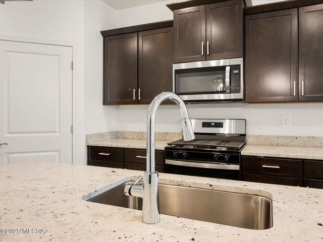 728 W Calle Cubeta, Sahuarita, AZ 85629