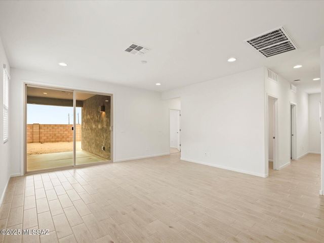 728 W Calle Cubeta, Sahuarita, AZ 85629