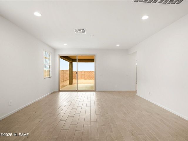 728 W Calle Cubeta, Sahuarita, AZ 85629