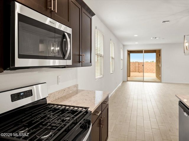 728 W Calle Cubeta, Sahuarita, AZ 85629