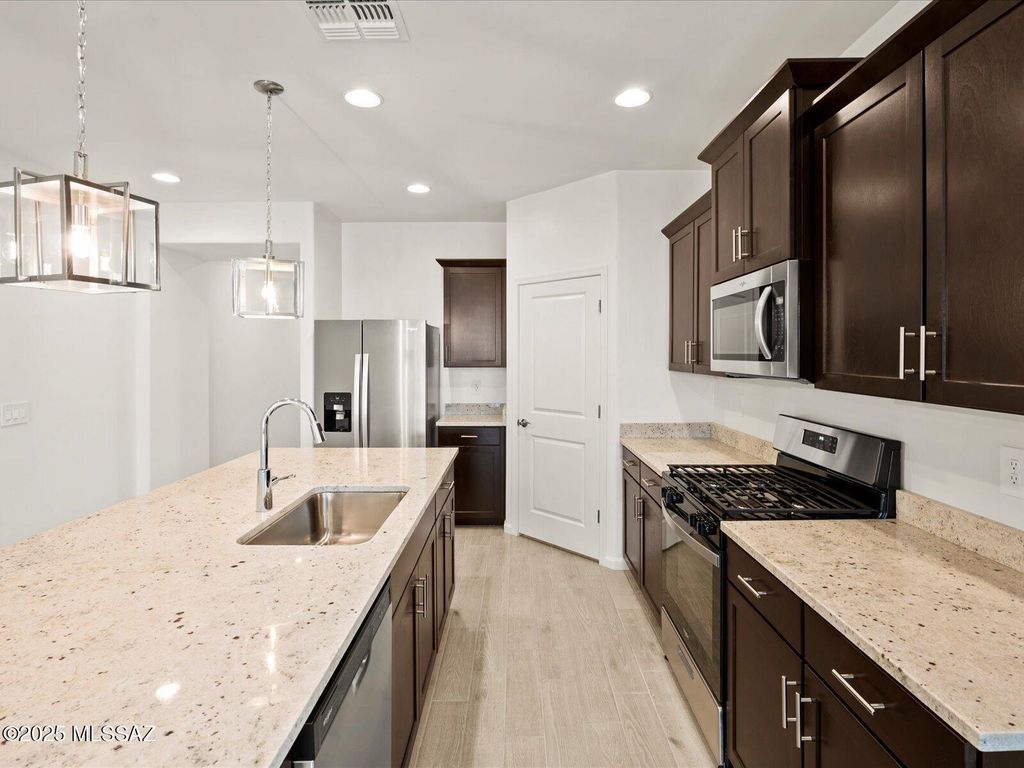 728 W Calle Cubeta, Sahuarita, AZ 85629