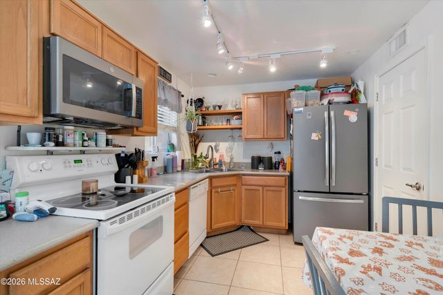 915 N Venice Ave Apt B, Tucson, AZ 85711