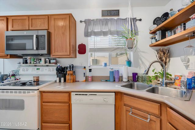 915 N Venice Ave Apt B, Tucson, AZ 85711