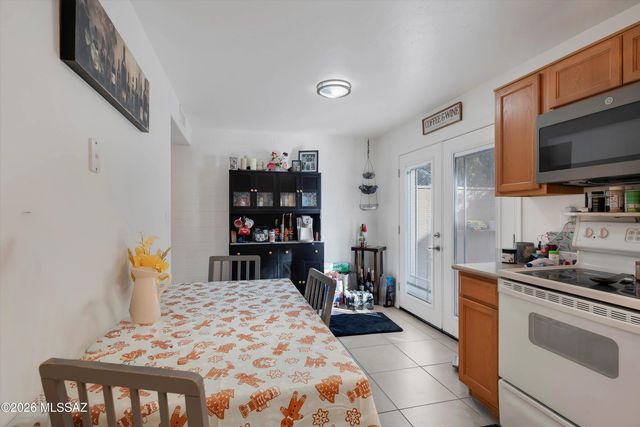 915 N Venice Ave Apt B, Tucson, AZ 85711