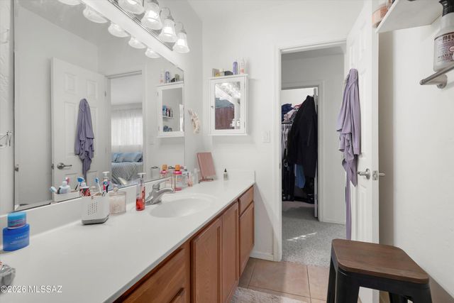 915 N Venice Ave Apt B, Tucson, AZ 85711