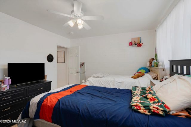 915 N Venice Ave Apt B, Tucson, AZ 85711