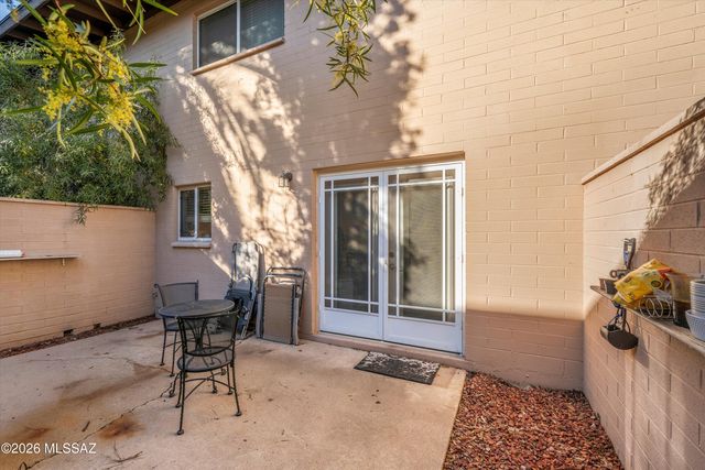 915 N Venice Ave Apt B, Tucson, AZ 85711