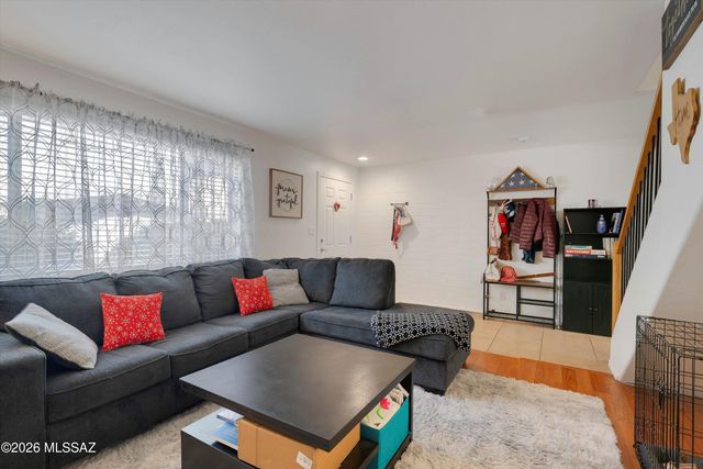 915 N Venice Ave Apt B, Tucson, AZ 85711