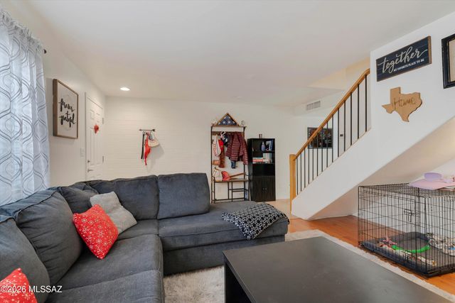 915 N Venice Ave Apt B, Tucson, AZ 85711