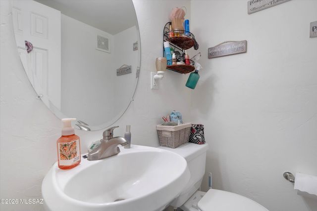 915 N Venice Ave Apt B, Tucson, AZ 85711