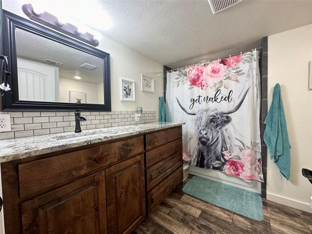 200 Peninsula Court, Bluff Dale, TX 76433