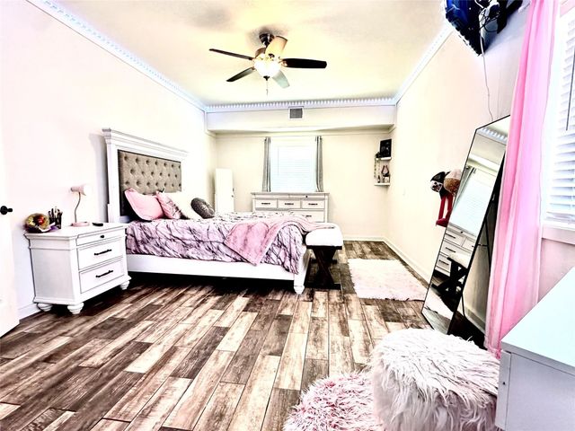 200 Peninsula Court, Bluff Dale, TX 76433