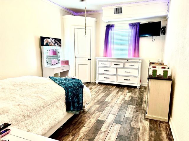 200 Peninsula Court, Bluff Dale, TX 76433