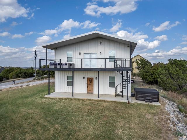 200 Peninsula Court, Bluff Dale, TX 76433