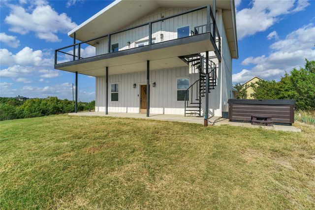 200 Peninsula Court, Bluff Dale, TX 76433