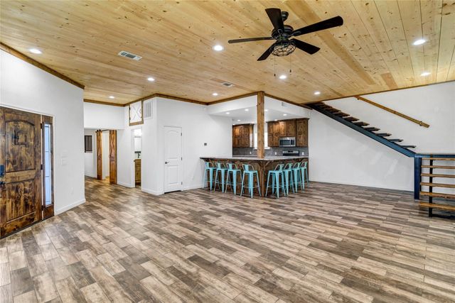 200 Peninsula Court, Bluff Dale, TX 76433