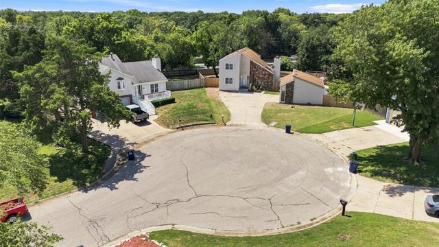 613 N Tanglewood Ct, Derby, KS 67037