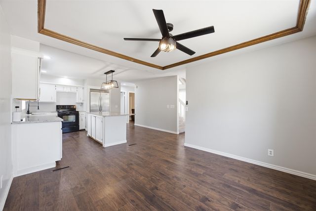 613 N Tanglewood Ct, Derby, KS 67037