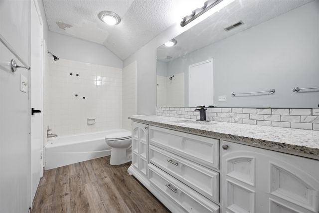 613 N Tanglewood Ct, Derby, KS 67037