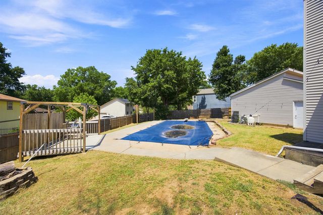 613 N Tanglewood Ct, Derby, KS 67037