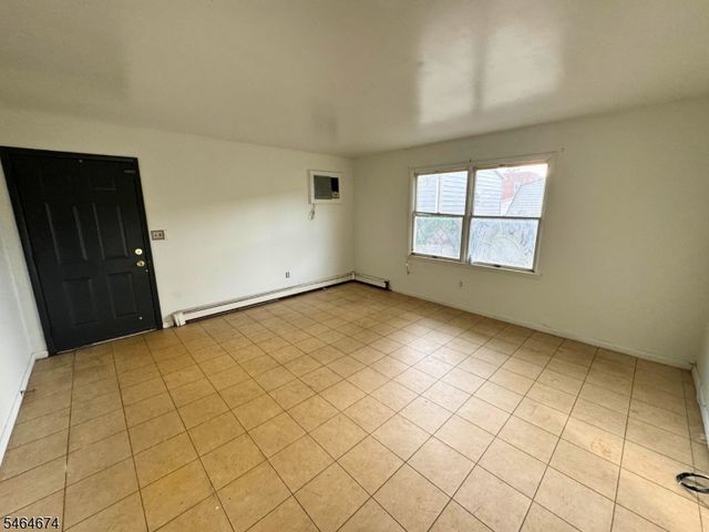 43 Hope St, Lodi Boro, NJ 07644