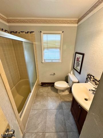 43 Hope St, Lodi Boro, NJ 07644