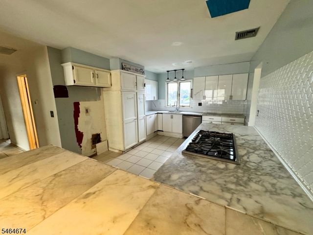 43 Hope St, Lodi Boro, NJ 07644
