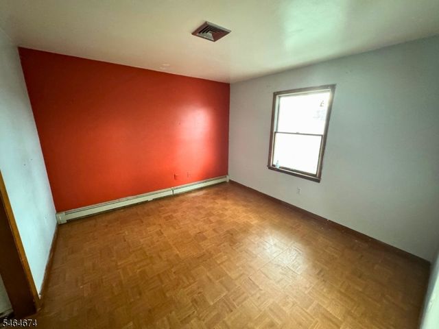 43 Hope St, Lodi Boro, NJ 07644