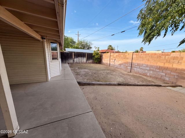 917 N Miller Drive, Tucson, AZ 85710