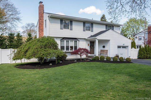 1 Catherwood Crescent, Melville, NY 11747