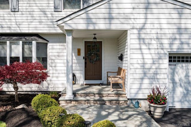 1 Catherwood Crescent, Melville, NY 11747
