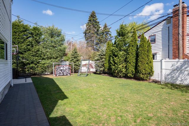 1 Catherwood Crescent, Melville, NY 11747