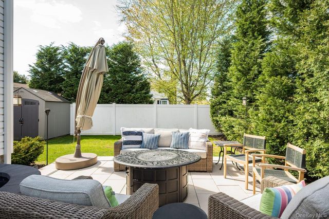 1 Catherwood Crescent, Melville, NY 11747