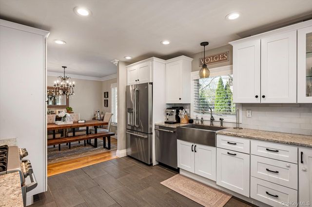 1 Catherwood Crescent, Melville, NY 11747