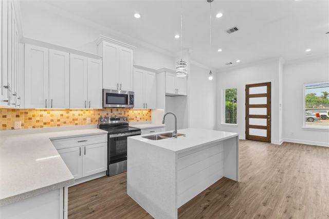 7805 Farnsworth Street B, Houston, TX 77022
