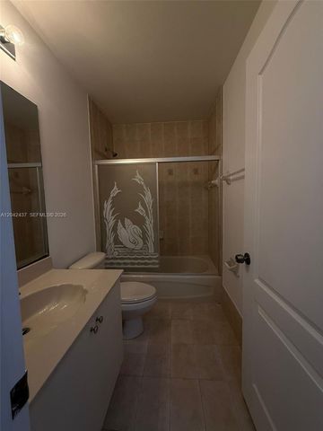 17640 NW 73rd Ave 200-19, Hialeah, FL 33015