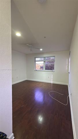 17640 NW 73rd Ave 200-19, Hialeah, FL 33015