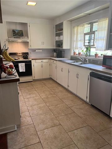 100 HILTON Court, Pineville, LA 71360