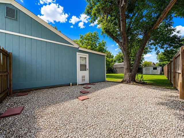 210 Laurel Street, Lake Jackson, TX 77566