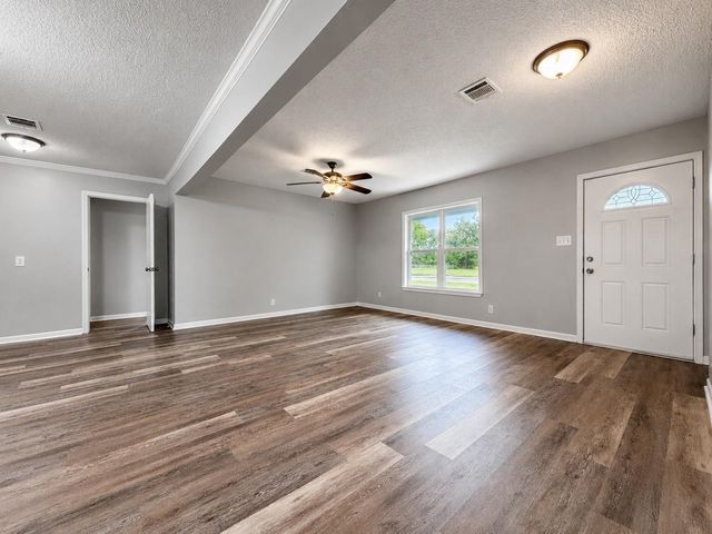210 Laurel Street, Lake Jackson, TX 77566
