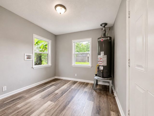 210 Laurel Street, Lake Jackson, TX 77566