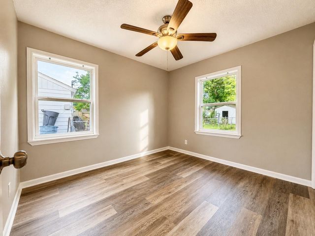 210 Laurel Street, Lake Jackson, TX 77566