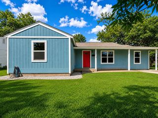 210 Laurel Street, Lake Jackson, TX 77566