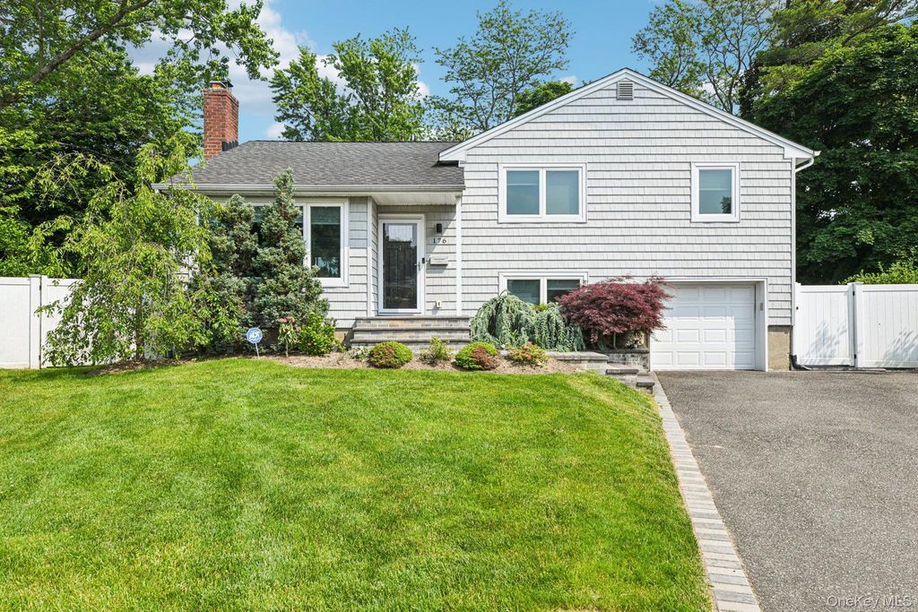 176 Willis Court, Wantagh, NY 11793 — exterior