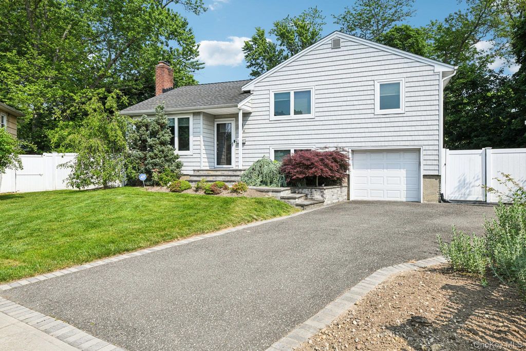 176 Willis Court, Wantagh, NY 11793 — photo 2