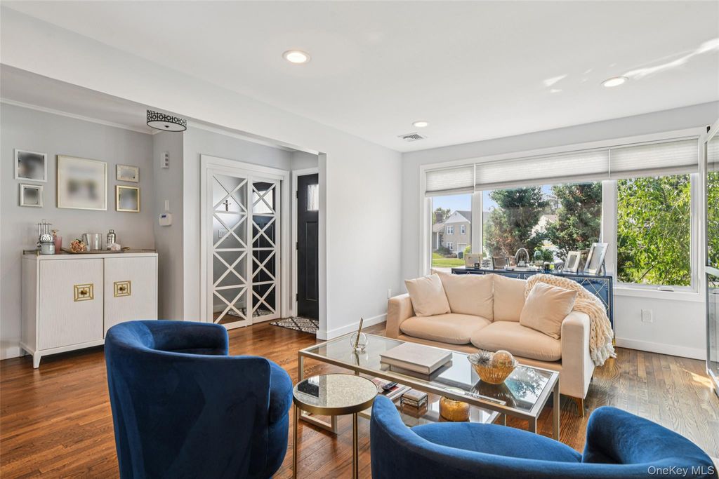 176 Willis Court, Wantagh, NY 11793 — photo 4